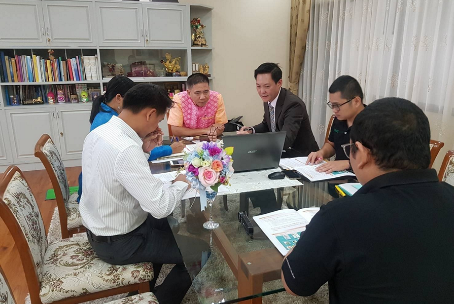 เข้าพบผู้ว่าราชการจังหวัดเพื่อแนะนำโครงการ